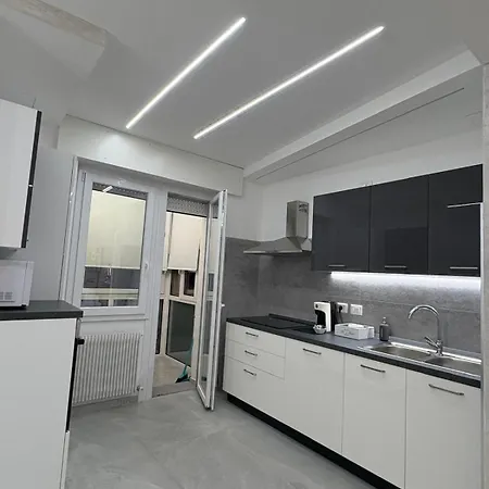 Apartment Sweet Family 1